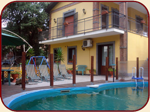 Bed and Breakfast "Etna House" a Nicolosi (Catania) - La piscina